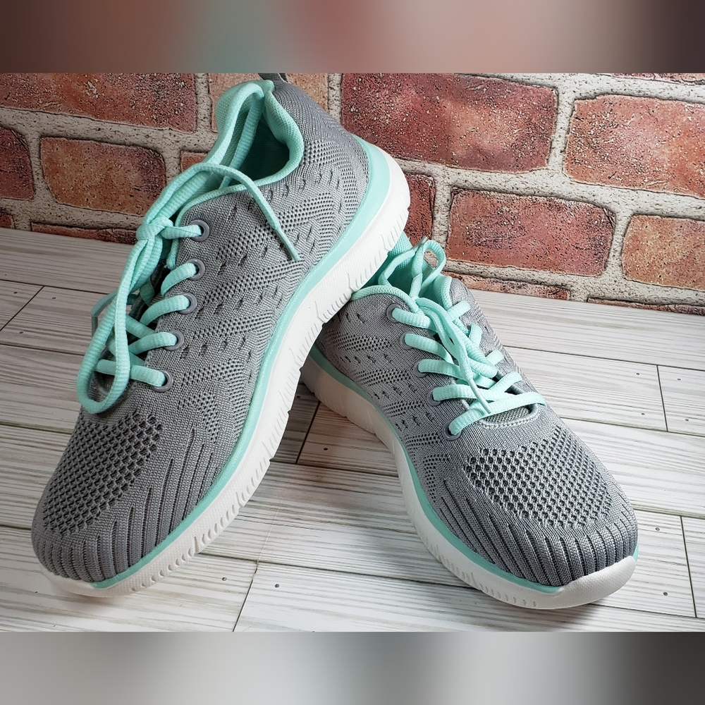 STQ gray/mint green athletic shoes size 6½. NWOT (sh)